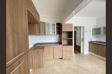 Casa de condomínio para alugar com 322m², 4 quartos e 3 vagas Casa de condomínio para alugar com 322m², 4 quartos e 3 vagasCozinha