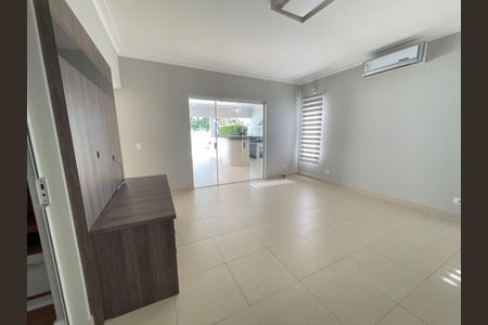 Casa de condomínio para alugar com 322m², 4 quartos e 3 vagas Casa de condomínio para alugar com 322m², 4 quartos e 3 vagasSala de TV