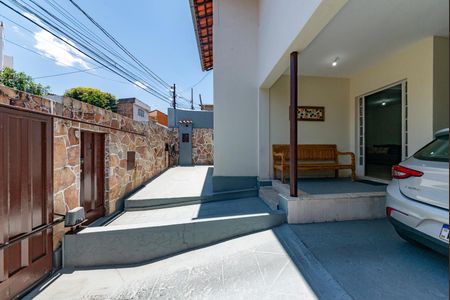 Casa à venda com 360m², 6 quartos e 2 vagas Casa à venda com 360m², 6 quartos e 2 vagasGaragem