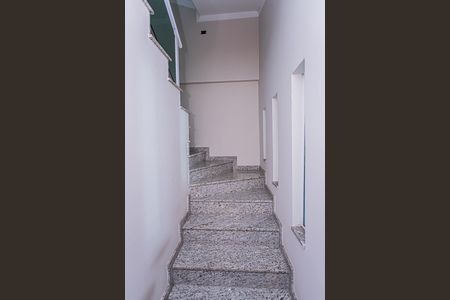 Casa à venda com 181m², 3 quartos e 4 vagasEscada