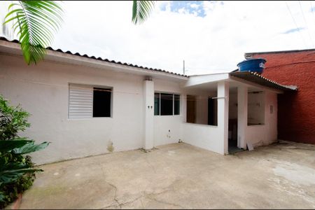 Casa para alugar com 60m², 1 quarto e 1 vagaQuintal
