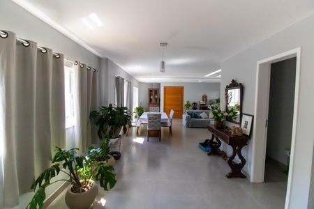 Casa à venda com 296m², 5 quartos e 4 vagasSala