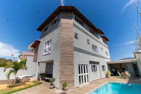 Casa à venda com 296m², 5 quartos e 4 vagasFachada