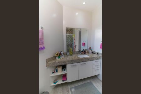 Casa à venda com 296m², 5 quartos e 4 vagasBanheiro da Suíte 2