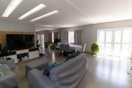 Casa à venda com 296m², 5 quartos e 4 vagasSala