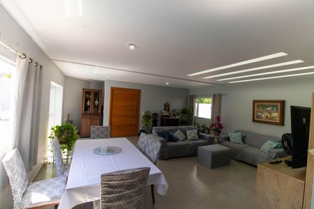 Casa à venda com 296m², 5 quartos e 4 vagasSala