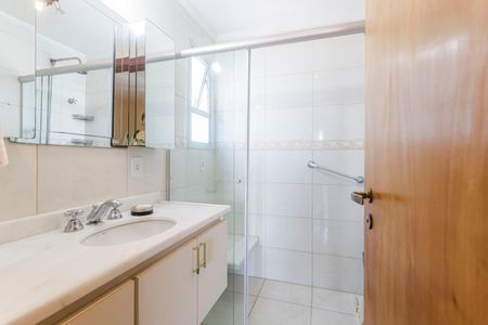 Apartamento para alugar com 180m², 4 quartos e 4 vagasBanheiro do Quarto 2