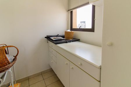 Apartamento à venda com 180m², 4 quartos e 3 vagas Apartamento à venda com 180m², 4 quartos e 3 vagasQuarto de Serviço