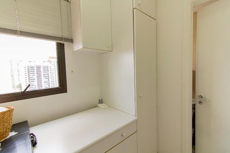 Apartamento à venda com 180m², 4 quartos e 3 vagas Apartamento à venda com 180m², 4 quartos e 3 vagasQuarto de Serviço