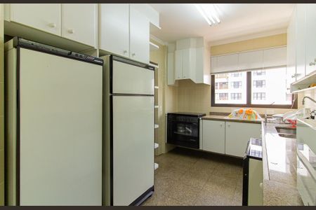 Apartamento à venda com 180m², 4 quartos e 3 vagas Apartamento à venda com 180m², 4 quartos e 3 vagasCozinha