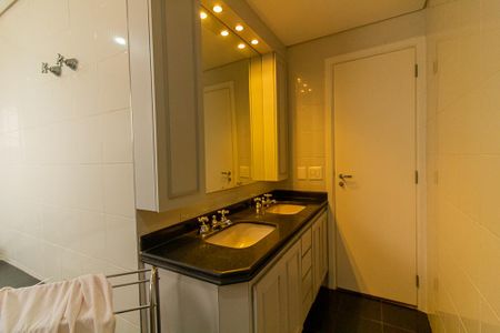 Apartamento à venda com 180m², 4 quartos e 3 vagas Apartamento à venda com 180m², 4 quartos e 3 vagasBanheiro da Suíte 3