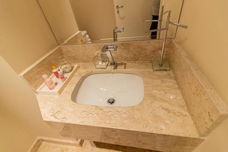 Apartamento à venda com 180m², 4 quartos e 3 vagas Apartamento à venda com 180m², 4 quartos e 3 vagasLavabo