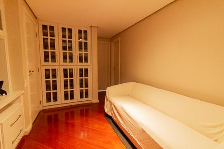 Apartamento à venda com 180m², 4 quartos e 3 vagas Apartamento à venda com 180m², 4 quartos e 3 vagasSala de TV