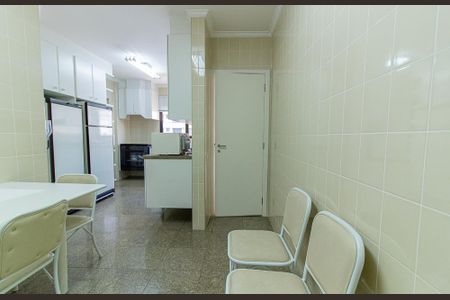 Apartamento à venda com 180m², 4 quartos e 3 vagas Apartamento à venda com 180m², 4 quartos e 3 vagasCozinha