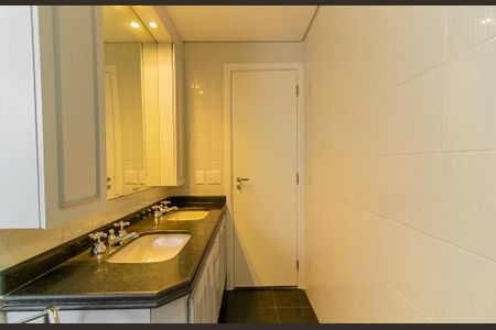 Apartamento à venda com 180m², 4 quartos e 3 vagas Apartamento à venda com 180m², 4 quartos e 3 vagasBanheiro da Suíte 3