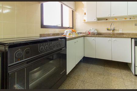 Apartamento à venda com 180m², 4 quartos e 3 vagas Apartamento à venda com 180m², 4 quartos e 3 vagasCozinha
