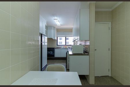 Apartamento à venda com 180m², 4 quartos e 3 vagas Apartamento à venda com 180m², 4 quartos e 3 vagasCozinha