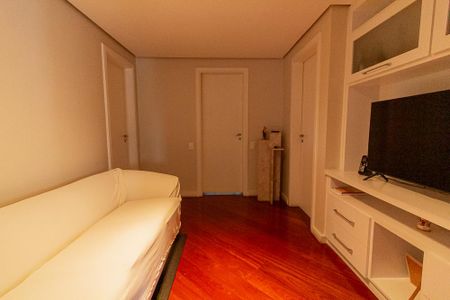 Apartamento à venda com 180m², 4 quartos e 3 vagas Apartamento à venda com 180m², 4 quartos e 3 vagasSala de TV