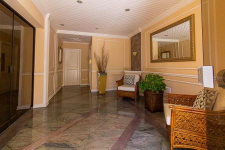 Apartamento à venda com 180m², 4 quartos e 3 vagas Apartamento à venda com 180m², 4 quartos e 3 vagasHall Social