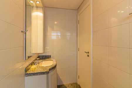 Apartamento à venda com 180m², 4 quartos e 3 vagas Apartamento à venda com 180m², 4 quartos e 3 vagasBanheiro da Suíte 1