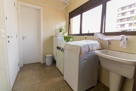 Apartamento à venda com 180m², 4 quartos e 3 vagas Apartamento à venda com 180m², 4 quartos e 3 vagasÁrea de Serviço