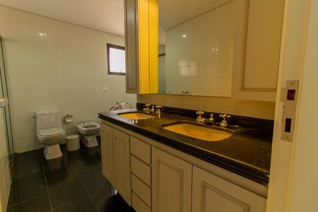 Apartamento à venda com 180m², 4 quartos e 3 vagas Apartamento à venda com 180m², 4 quartos e 3 vagasBanheiro da Suíte 3