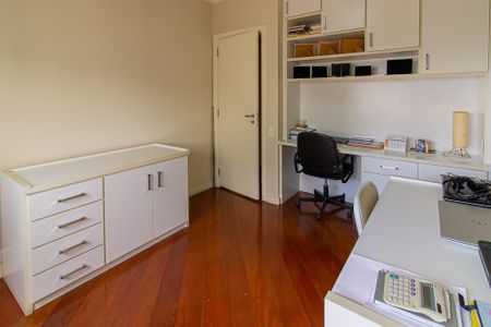 Apartamento à venda com 180m², 4 quartos e 3 vagas Apartamento à venda com 180m², 4 quartos e 3 vagasEscritório