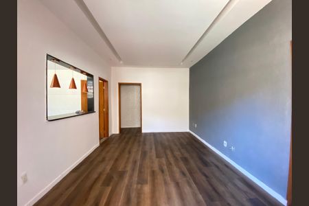 Casa à venda com 250m², 4 quartos e 1 vaga Casa à venda com 250m², 4 quartos e 1 vagaSala