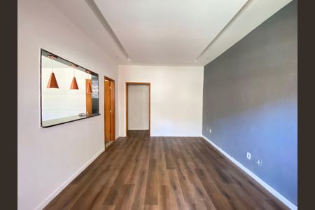Casa à venda com 250m², 4 quartos e 1 vaga Casa à venda com 250m², 4 quartos e 1 vagaSala