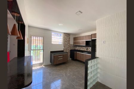 Casa à venda com 250m², 4 quartos e 1 vaga Casa à venda com 250m², 4 quartos e 1 vagaCozinha