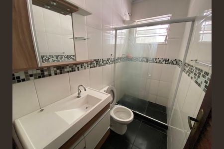 Casa à venda com 250m², 4 quartos e 1 vaga Casa à venda com 250m², 4 quartos e 1 vagaBanheiro