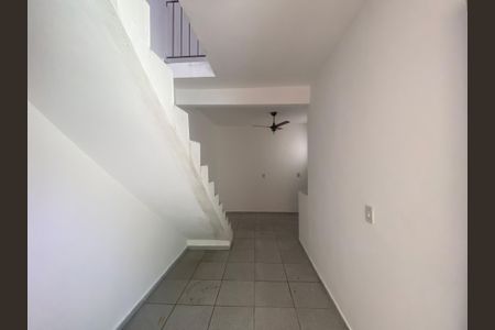 Casa à venda com 250m², 4 quartos e 1 vaga Casa à venda com 250m², 4 quartos e 1 vagaQuarto de Serviço