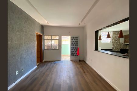 Casa à venda com 250m², 4 quartos e 1 vaga Casa à venda com 250m², 4 quartos e 1 vagaSala