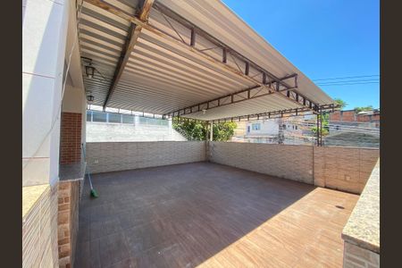 Casa à venda com 250m², 4 quartos e 1 vaga Casa à venda com 250m², 4 quartos e 1 vagaTerraço