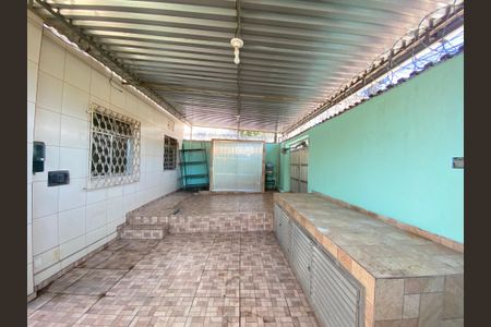 Casa à venda com 250m², 4 quartos e 1 vaga Casa à venda com 250m², 4 quartos e 1 vagaGaragem