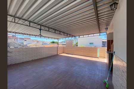 Casa à venda com 250m², 4 quartos e 1 vaga Casa à venda com 250m², 4 quartos e 1 vagaTerraço