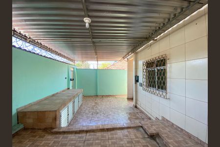 Casa à venda com 250m², 4 quartos e 1 vaga Casa à venda com 250m², 4 quartos e 1 vagaGaragem