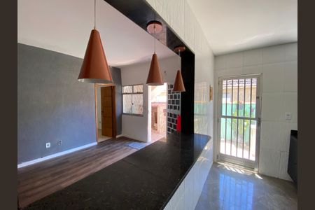 Casa à venda com 250m², 4 quartos e 1 vaga Casa à venda com 250m², 4 quartos e 1 vagaCozinha