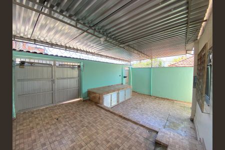 Casa à venda com 250m², 4 quartos e 1 vaga Casa à venda com 250m², 4 quartos e 1 vagaGaragem