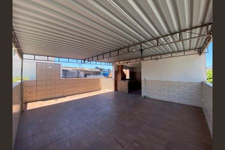 Casa à venda com 250m², 4 quartos e 1 vaga Casa à venda com 250m², 4 quartos e 1 vagaTerraço