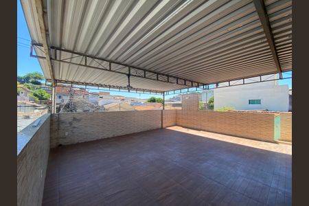 Casa à venda com 250m², 4 quartos e 1 vaga Casa à venda com 250m², 4 quartos e 1 vagaTerraço