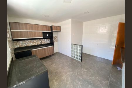 Casa à venda com 250m², 4 quartos e 1 vaga Casa à venda com 250m², 4 quartos e 1 vagaCozinha