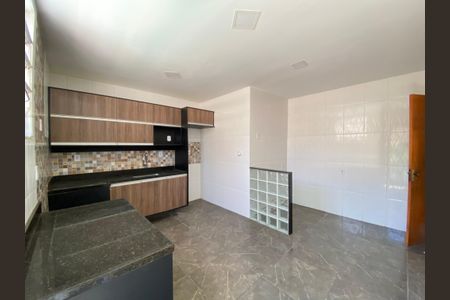 Casa à venda com 250m², 4 quartos e 1 vaga Casa à venda com 250m², 4 quartos e 1 vagaCozinha