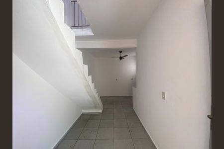 Casa à venda com 250m², 4 quartos e 1 vaga Casa à venda com 250m², 4 quartos e 1 vagaQuarto de Serviço