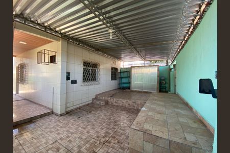 Casa à venda com 250m², 4 quartos e 1 vaga Casa à venda com 250m², 4 quartos e 1 vagaGaragem