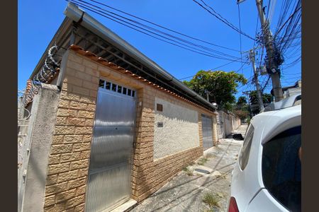 Casa à venda com 250m², 4 quartos e 1 vaga Casa à venda com 250m², 4 quartos e 1 vagaFachada