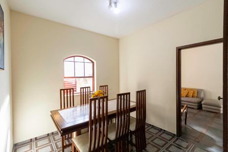 Casa à venda com 210m², 3 quartos e 2 vagas Casa à venda com 210m², 3 quartos e 2 vagasSala 2