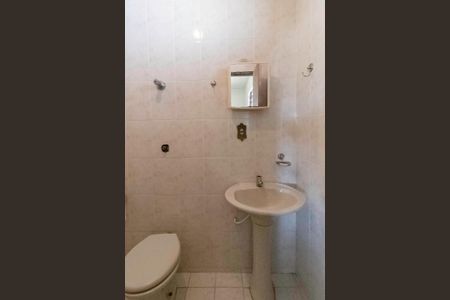 Casa à venda com 210m², 3 quartos e 2 vagas Casa à venda com 210m², 3 quartos e 2 vagasBanheiro social 2