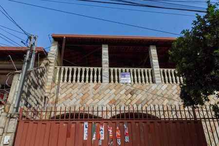 Casa à venda com 210m², 3 quartos e 2 vagas Casa à venda com 210m², 3 quartos e 2 vagasFachada - Placa