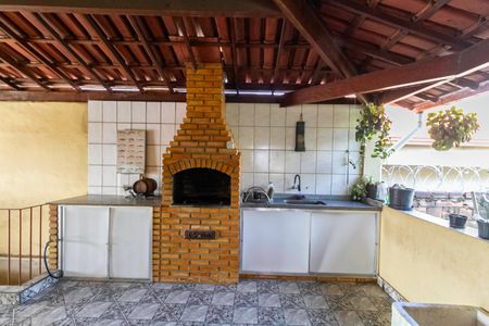 Casa à venda com 210m², 3 quartos e 2 vagas Casa à venda com 210m², 3 quartos e 2 vagasTerraço